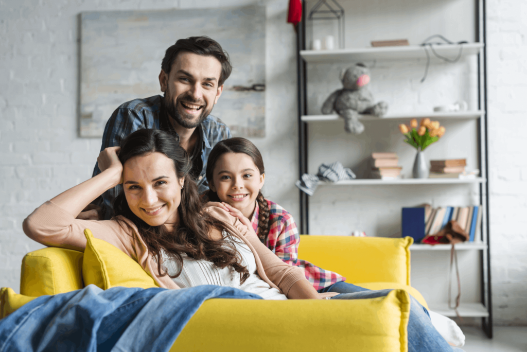 familia segura con su seguro de casa